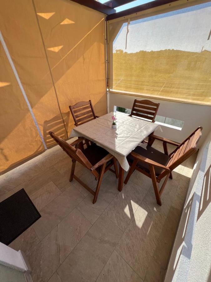 Apartmani Nina I Niko Ugljan Extérieur photo