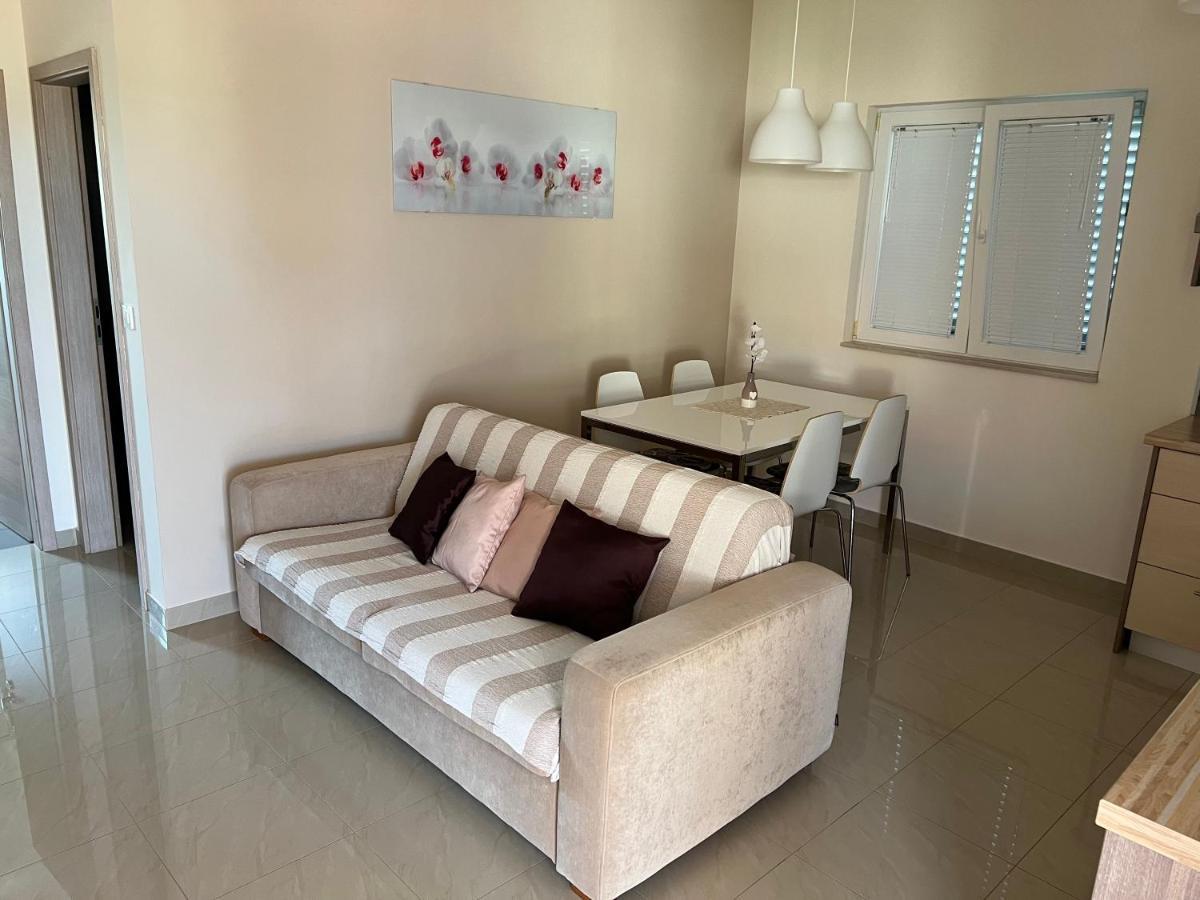 Apartmani Nina I Niko Ugljan Chambre photo