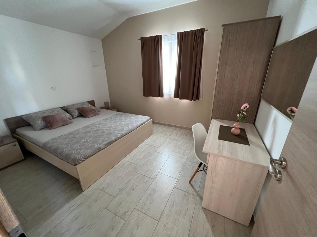 Apartmani Nina I Niko Ugljan Chambre photo