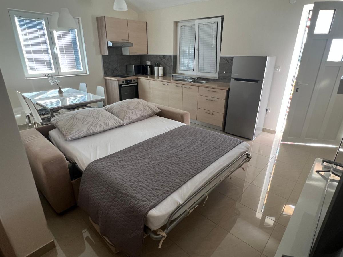 Apartmani Nina I Niko Ugljan Chambre photo
