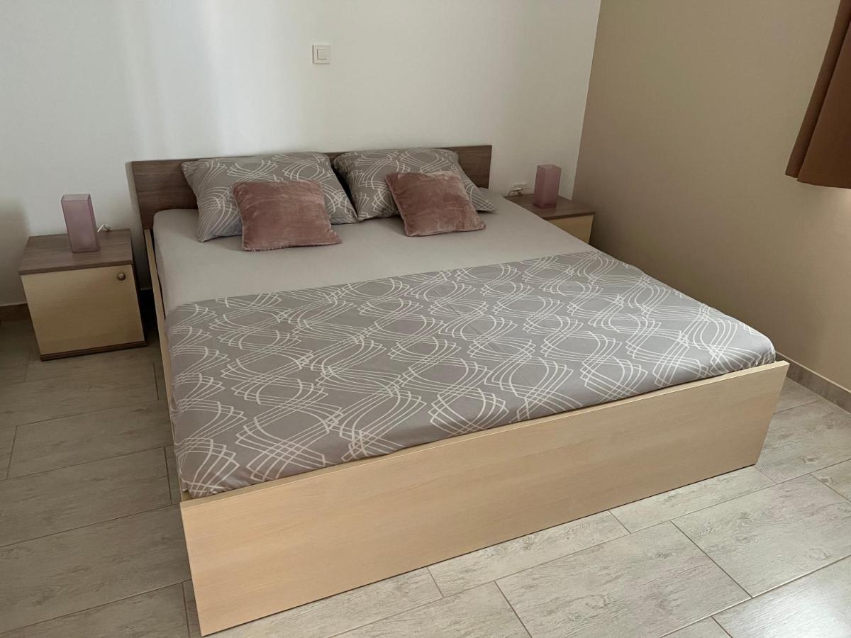 Apartmani Nina I Niko Ugljan Chambre photo