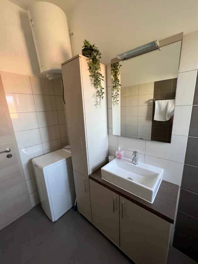 Apartmani Nina I Niko Ugljan Chambre photo