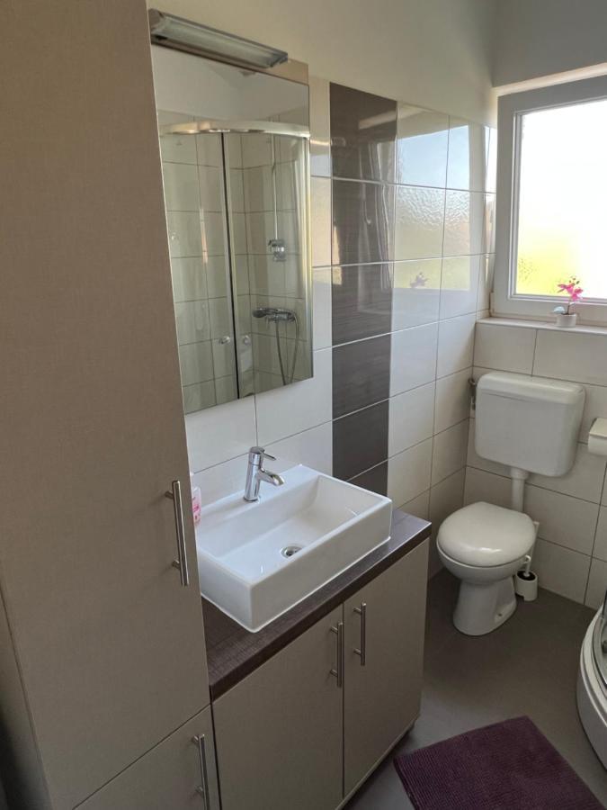 Apartmani Nina I Niko Ugljan Chambre photo