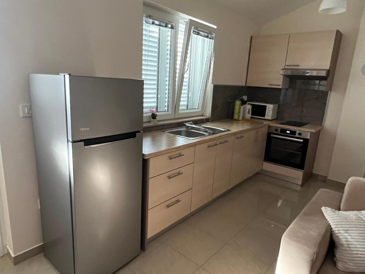 Apartmani Nina I Niko Ugljan Chambre photo