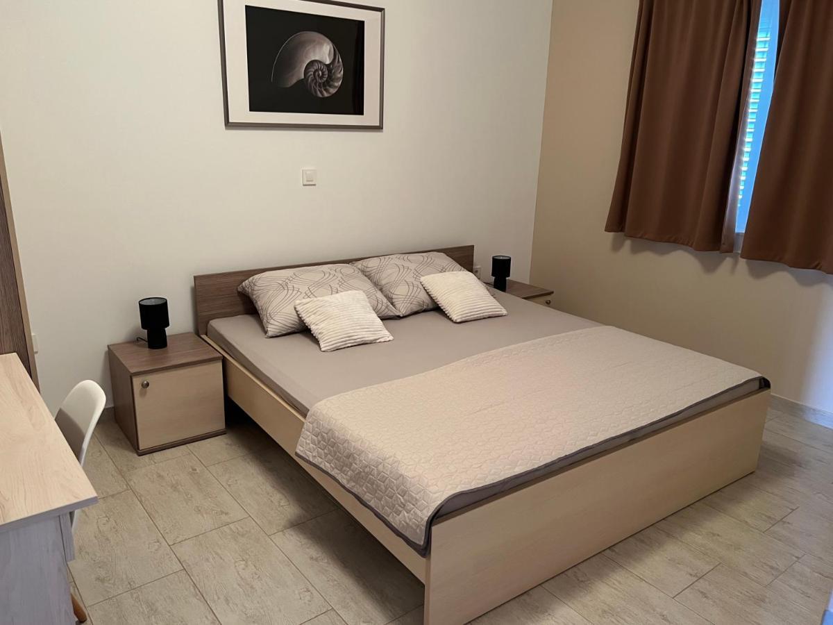 Apartmani Nina I Niko Ugljan Chambre photo