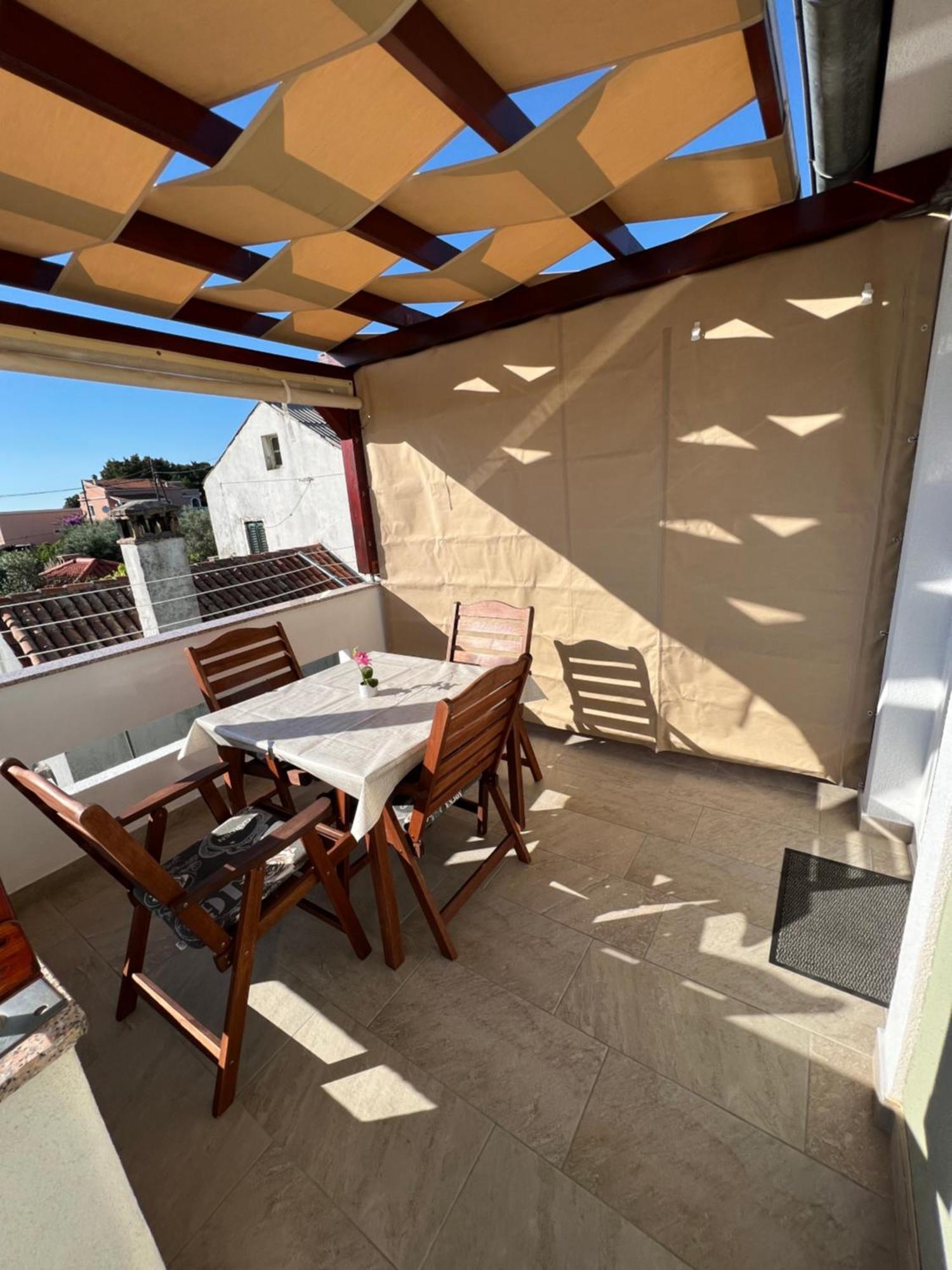 Apartmani Nina I Niko Ugljan Chambre photo